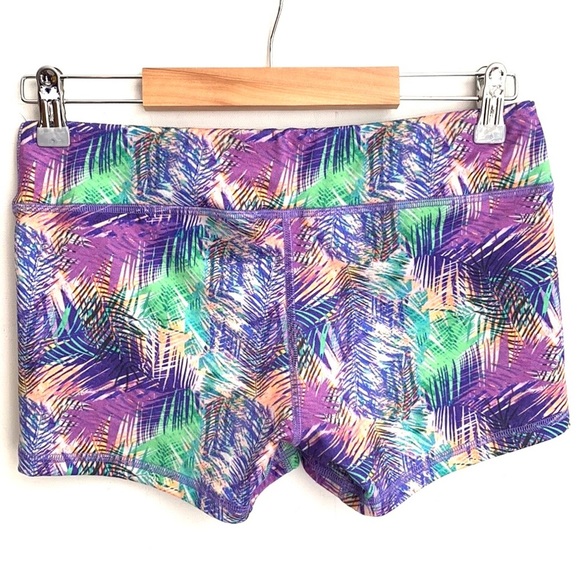 Fleo Palm Leaf Printed fabric Shorts, Size M - Picture 9 of 9